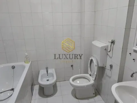 Izdavanje, poslovni prostor, 120m², Centar, Podgorica - image 2