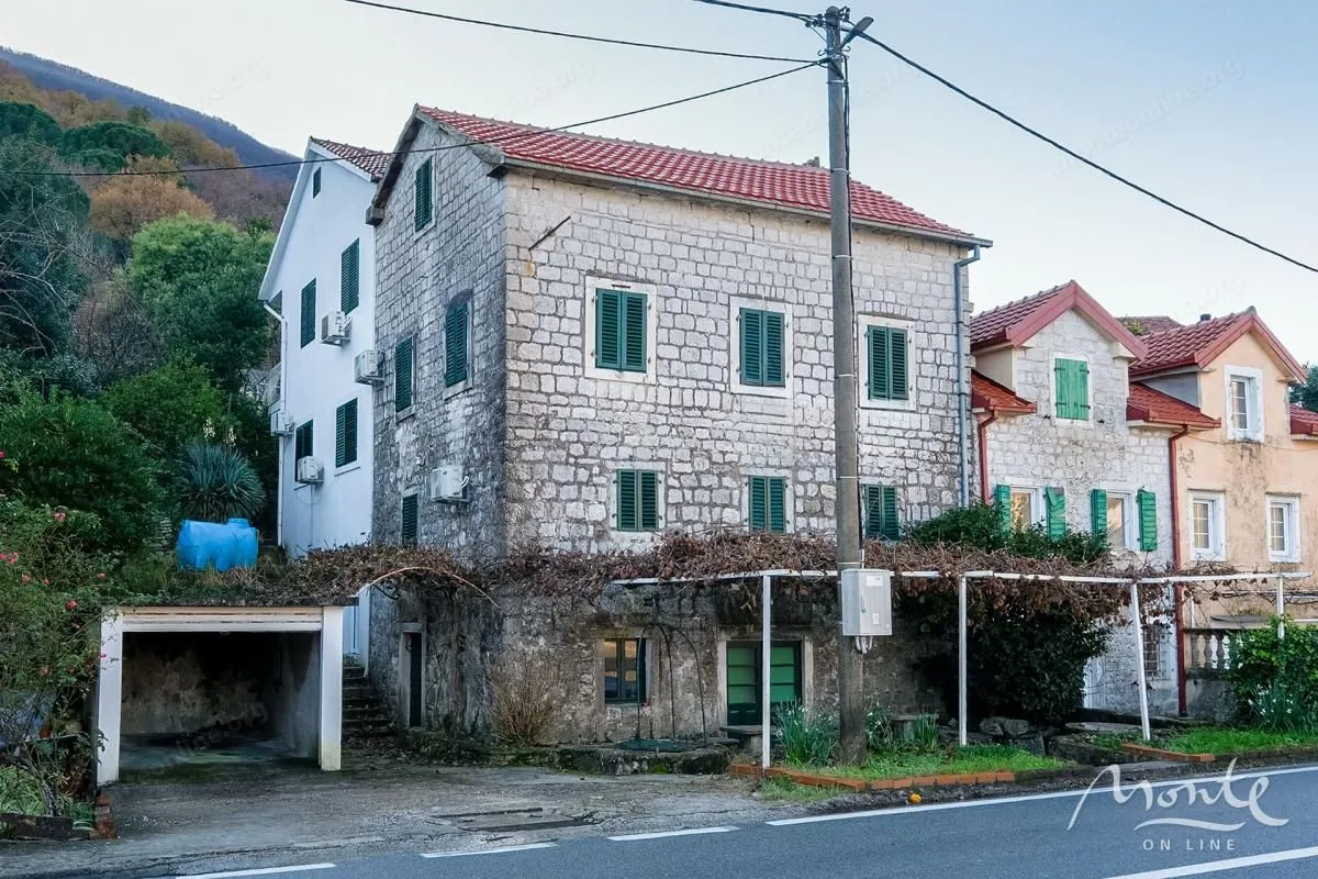 Prodaja, kuća, 333m², Kostanjica, Kotor