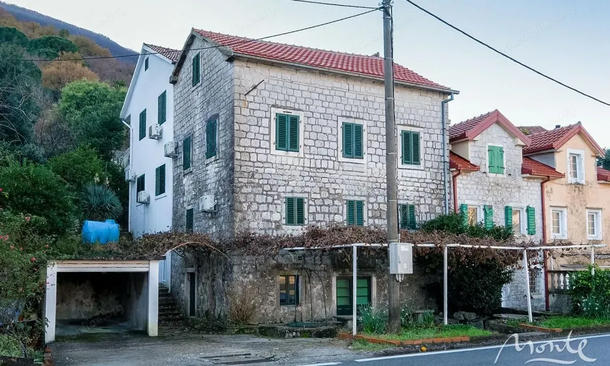Prodaja, kuća, 333m², Kostanjica, Kotor