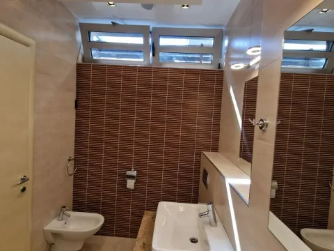 Izdavanje, četvorosoban stan, 148m², Savski Venac, Beograd - image 10