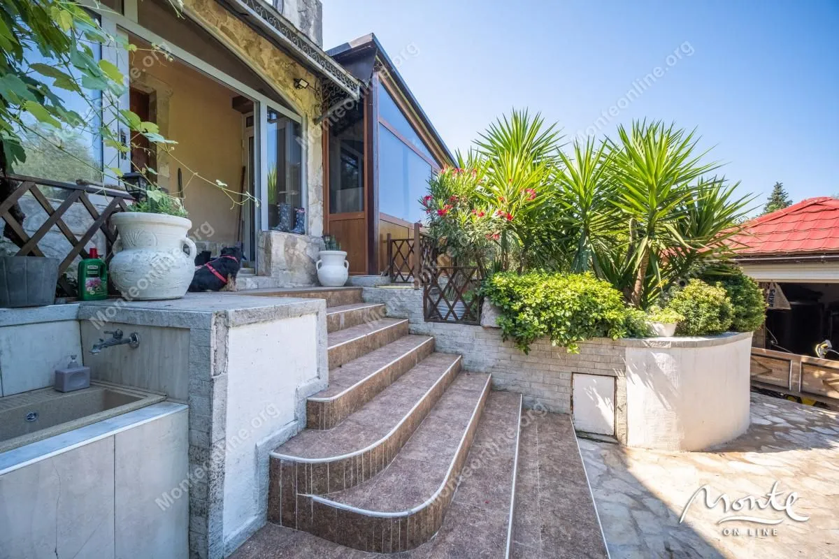 Prodaja, kuća, 130m², Tivat, Crna Gora