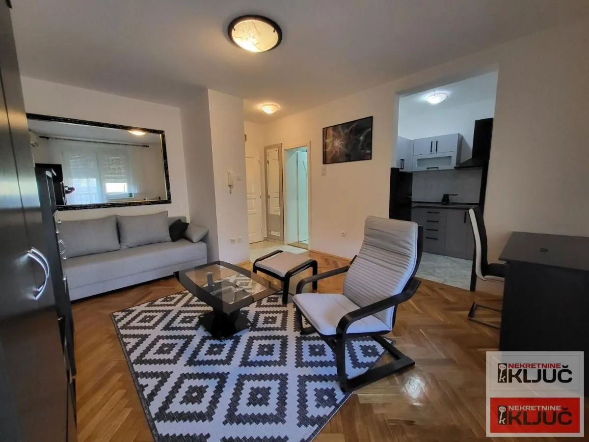 Izdavanje, garsonjera, 28m², Grbavica, Novi Sad Sve Podlokacije
