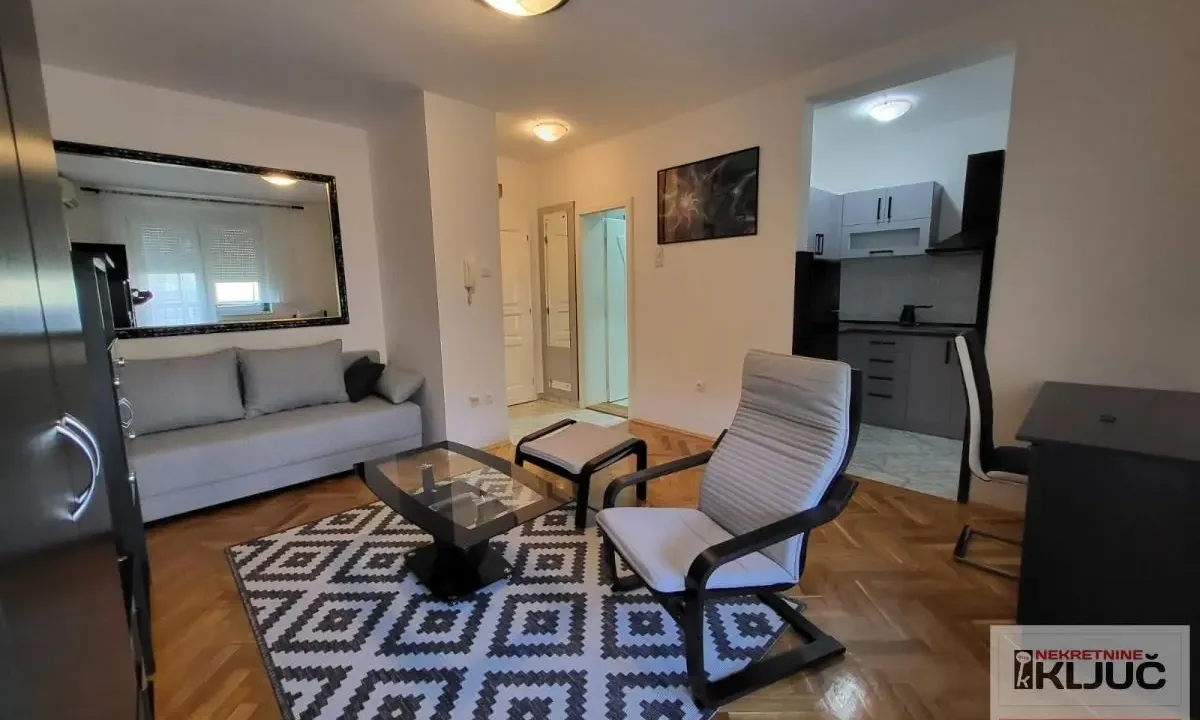 Izdavanje, garsonjera, 28m², Grbavica, Novi Sad Sve Podlokacije