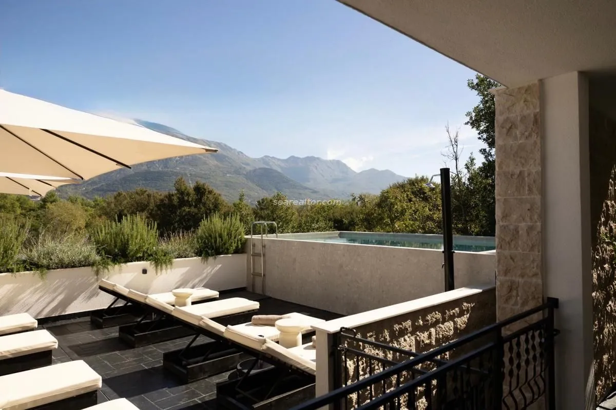 Prodaja, dvosoban stan, 98m², Tivat, Crna Gora