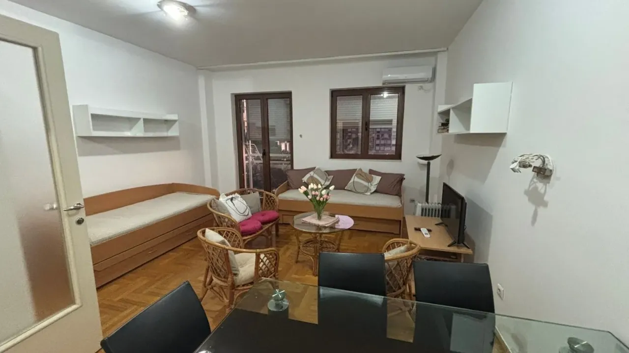 Izdavanje, jednosoban stan, 30m², Preko Morače, Podgorica