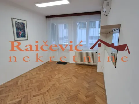 Izdavanje, poslovni prostor, 58m², Kalenić Pijaca, Vračar Sve Podlokacije - image 4