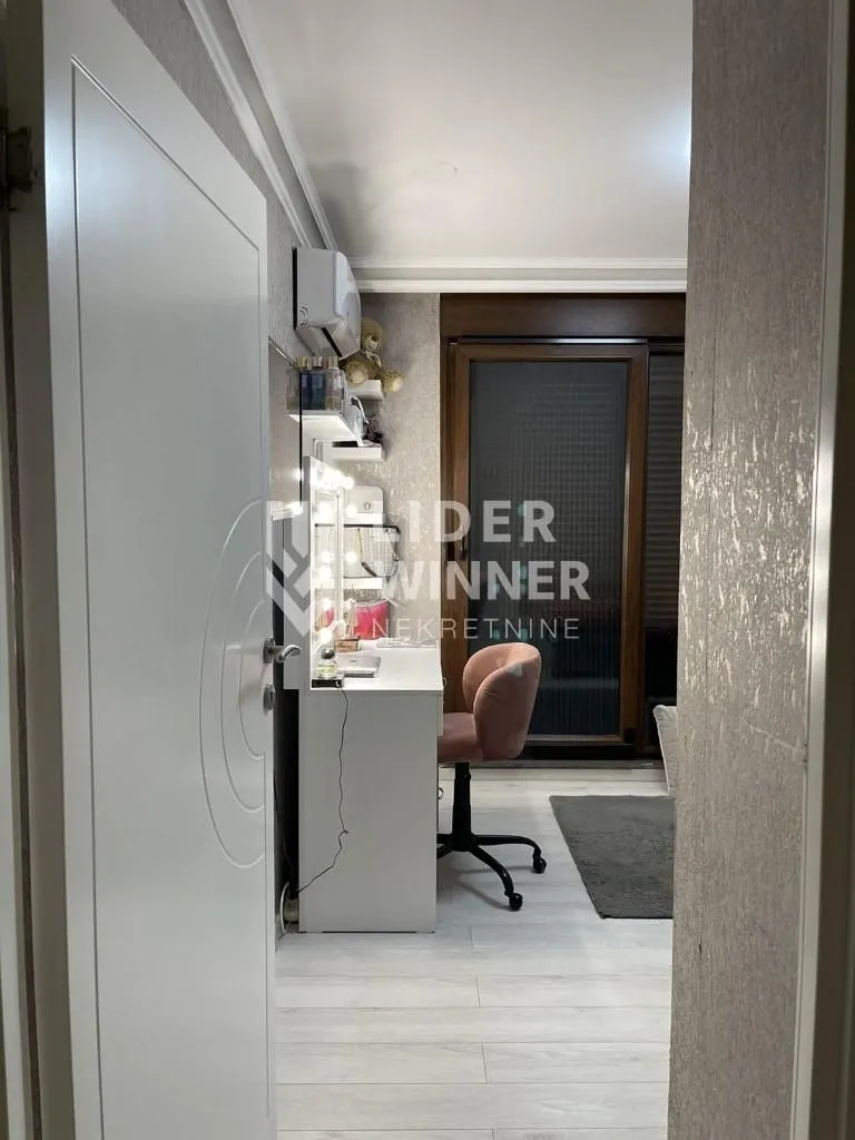 Rent, four bedroom apartment, 85m², Senjak, Beograd
