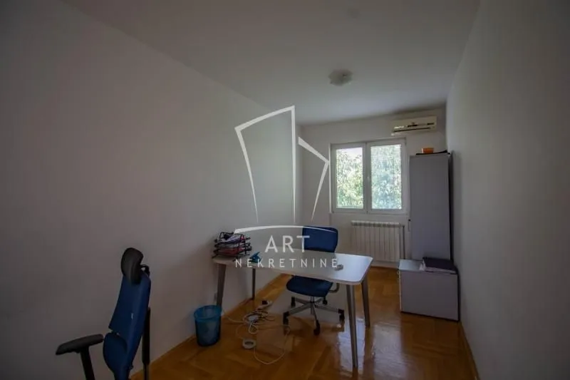 Prodaja, stan, 226m², Voždovac Sve Podlokacije, Beograd
