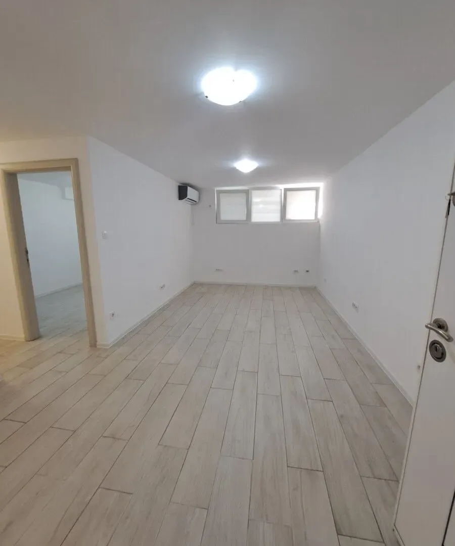 Rent, office space, 40m², Blok 5, Podgorica