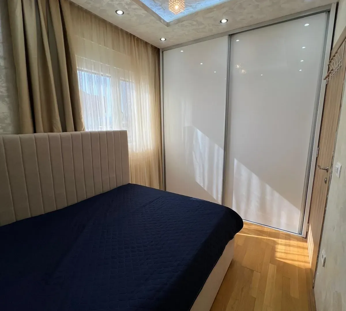 Izdavanje, trosoban stan, 100m², Stari Aerodrom, Podgorica