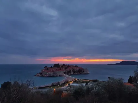 Rent, one bedroom apartment, 60m², Sveti Stefan, Budva - image 6