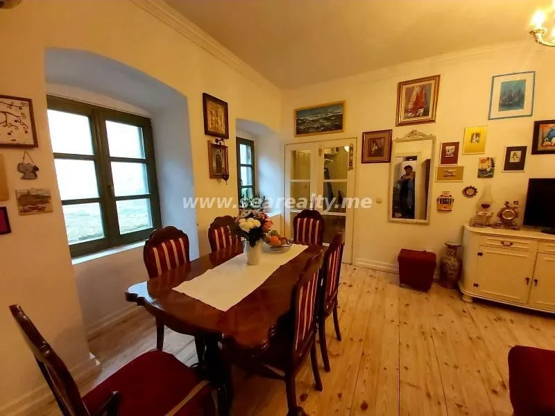 Prodaja, dvosoban stan, 71m², Kotor, Crna Gora