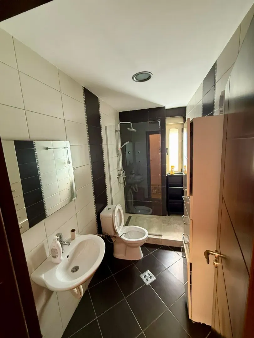 Izdavanje, dvosoban stan, 75m², Zabjelo, Podgorica