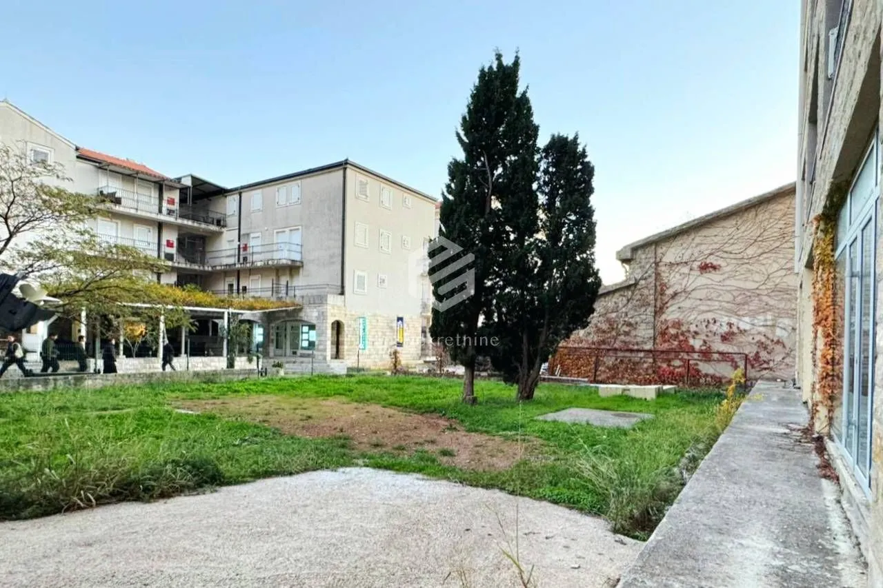 Rent, office space, 406m², Petrovac, Budva