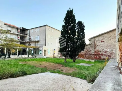 Rent, office space, 406m², Petrovac, Budva - image 19