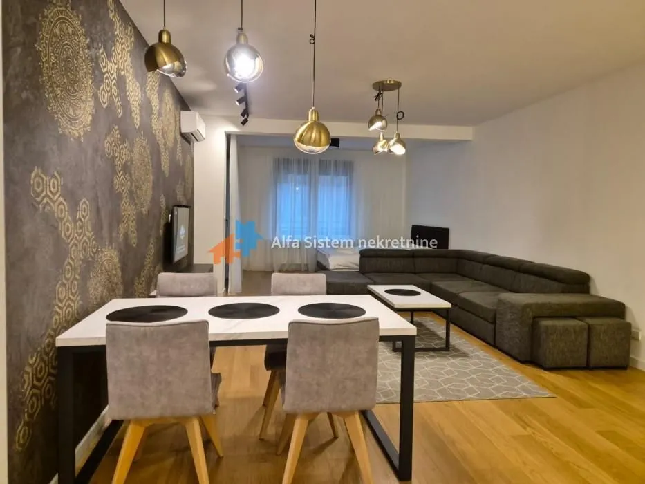 Izdavanje, trosoban stan, 95m², Trošarina, Voždovac Sve Podlokacije