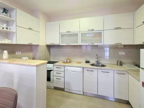 Izdavanje, dvosoban stan, 64m², City Kvart, Podgorica - image 2