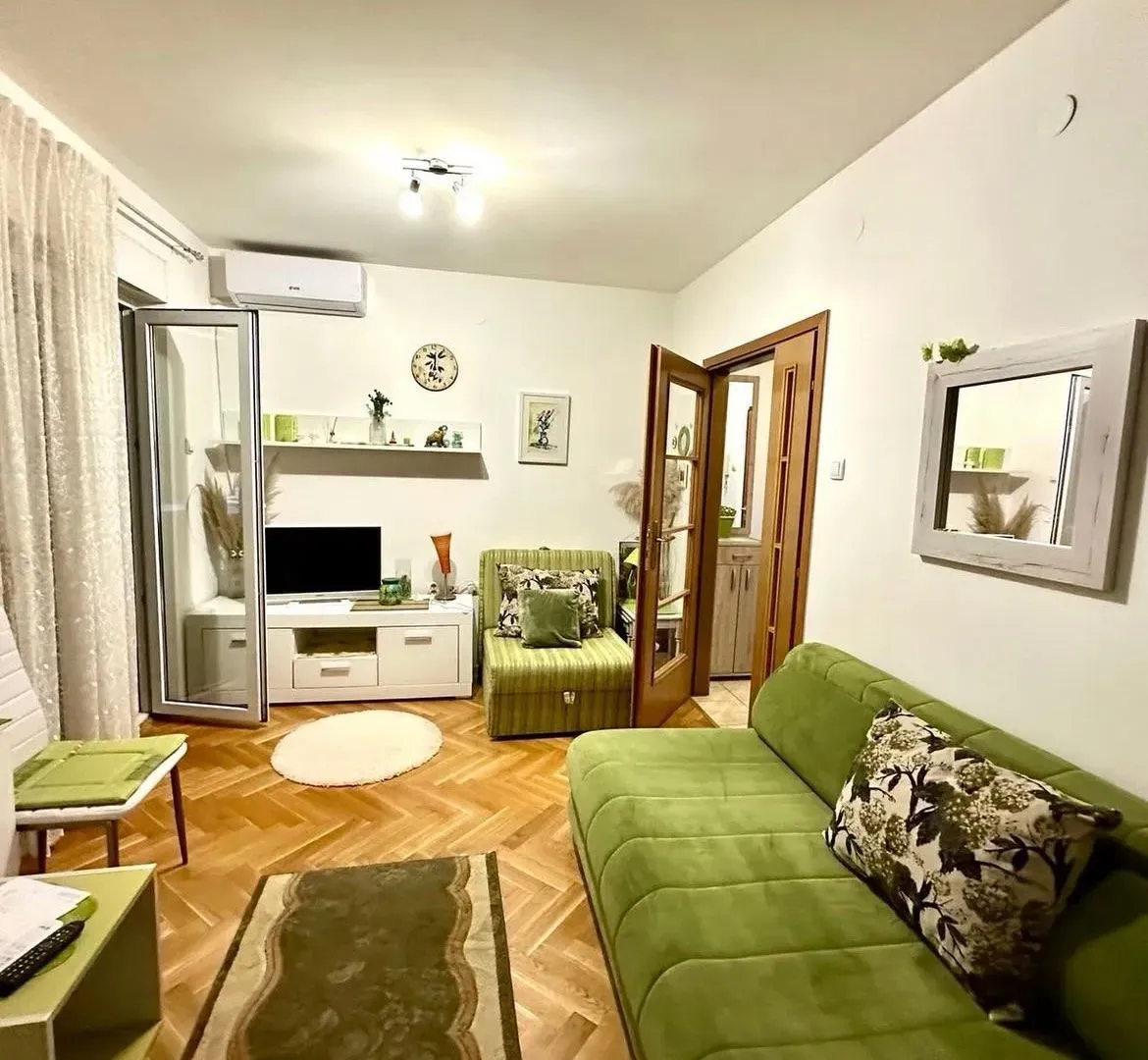 Izdavanje, garsonjera, 30m², Blok 9, Podgorica