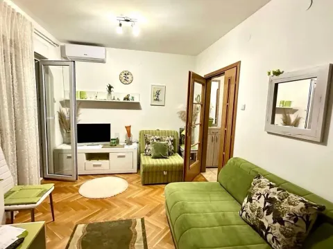 Izdavanje, garsonjera, 30m², Blok 9, Podgorica - image 1