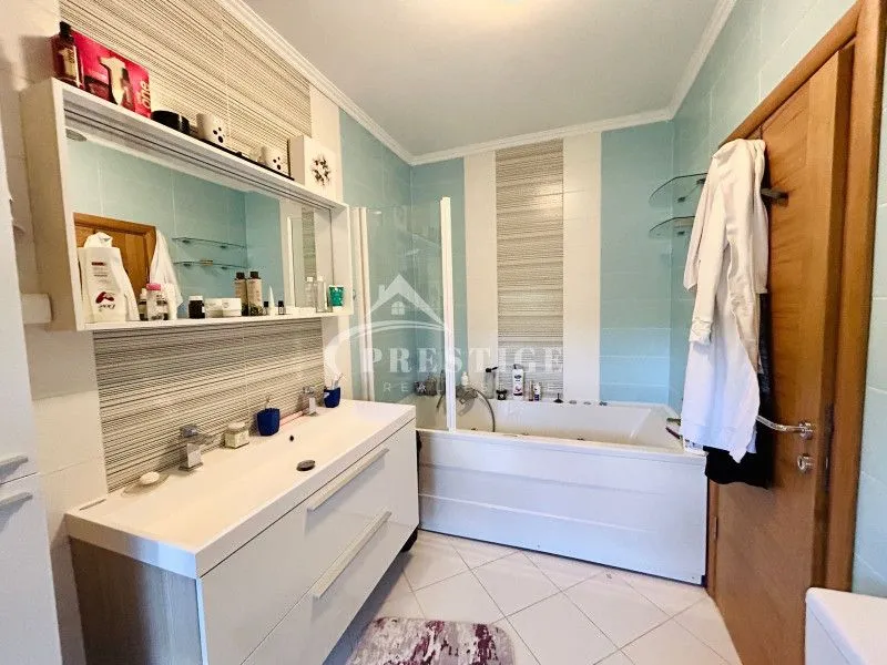 Prodaja, trosoban stan, 136m², Centar, Podgorica