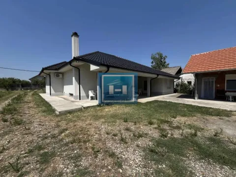 Prodaja, kuća, 271m², Šantarovac, Jagodina