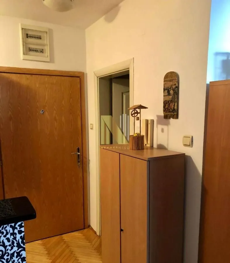 Izdavanje, garsonjera, 24m², Bulevar Oslobodjenja, Novi Sad Sve Podlokacije