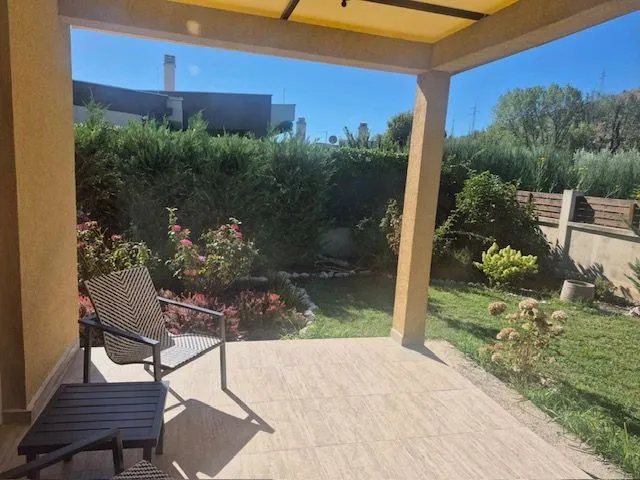 Izdavanje, kuća, 157m², Tološi, Podgorica