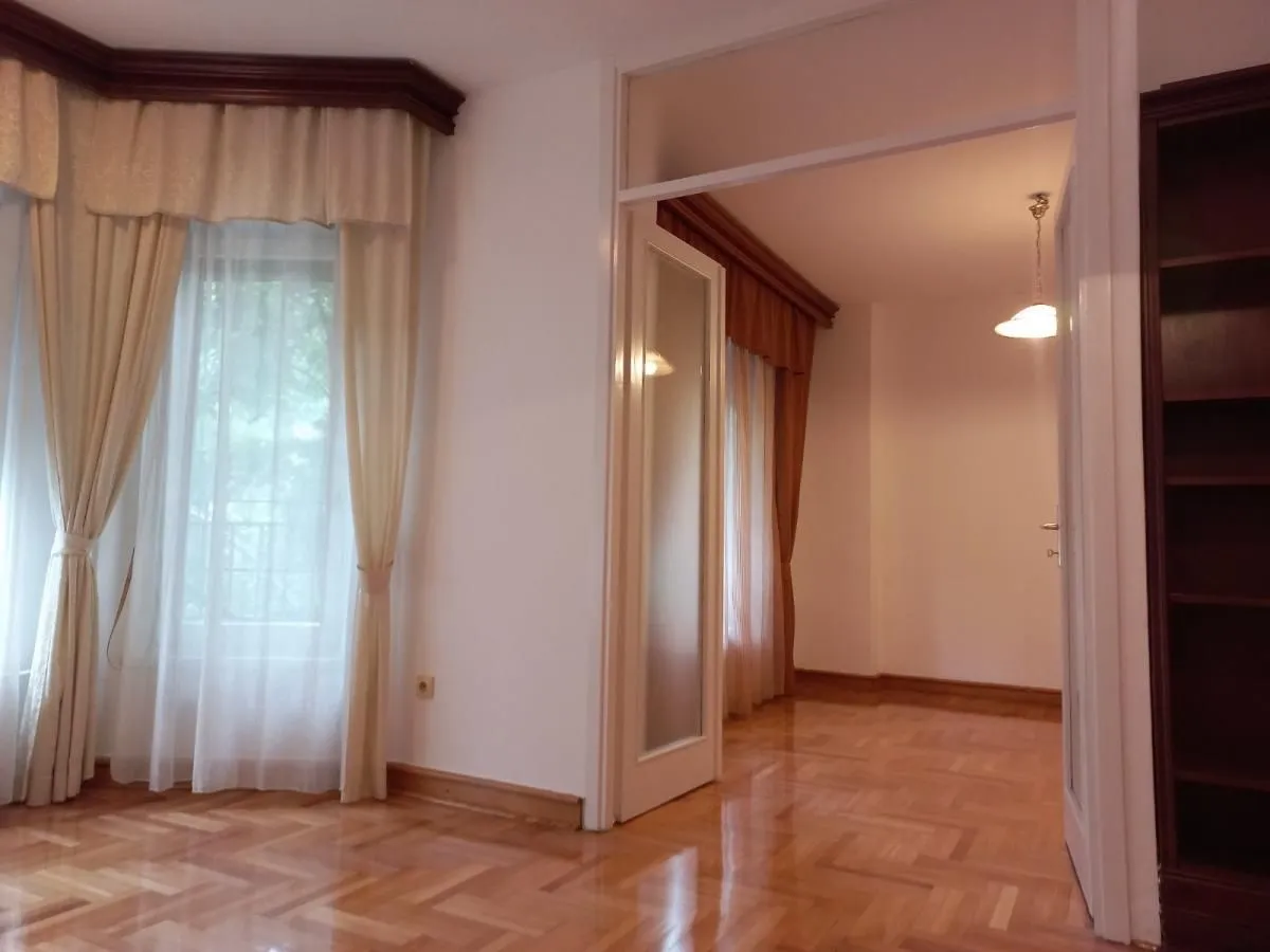 Izdavanje, četvorosoban stan, 82m², Slavija, Vračar Sve Podlokacije