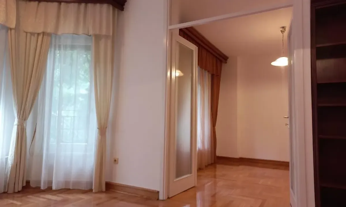 Izdavanje, četvorosoban stan, 82m², Slavija, Vračar Sve Podlokacije