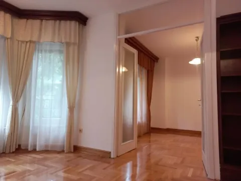 Rent, four bedroom apartment, 82m², Slavija, Vračar Sve Podlokacije