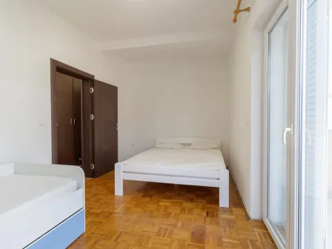 Rent, one bedroom apartment, 53m², Dumidran, Tivat - image 11