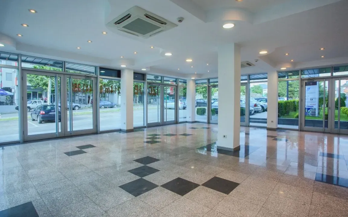Izdavanje, poslovni prostor, 214m², Podgorica, Crna Gora
