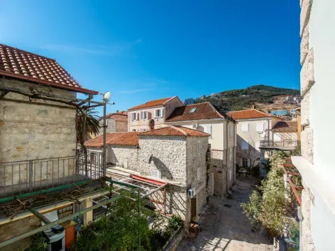 Sale, one bedroom apartment, 48m², Stari Grad, Budva - image 10