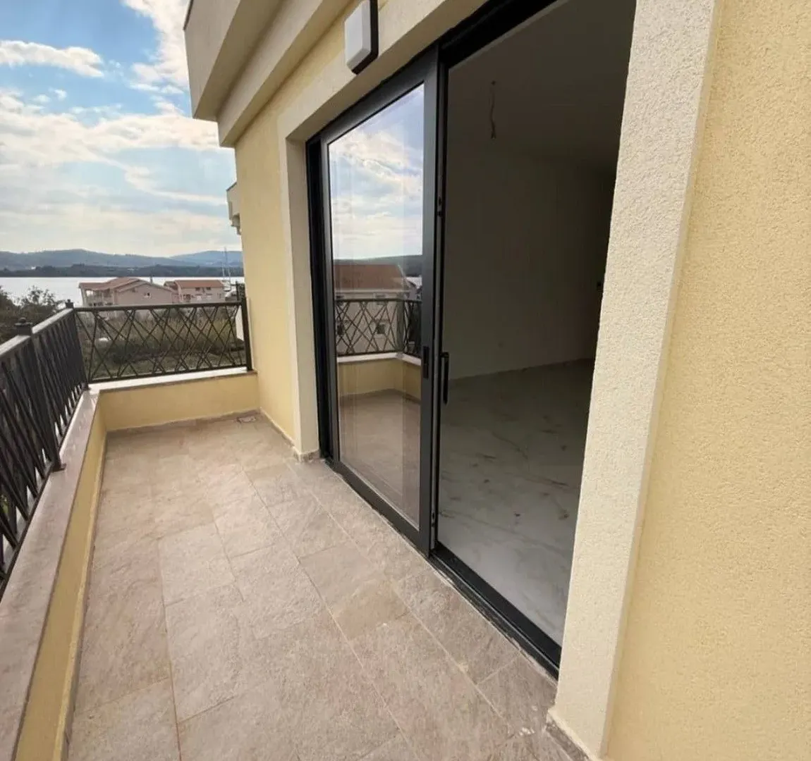 Prodaja, jednosoban stan, 49m², Tivat, Crna Gora