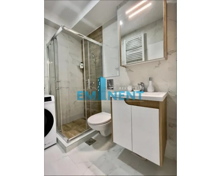 Izdavanje, dvosoban stan, 42m², Vračar Sve Podlokacije, Beograd