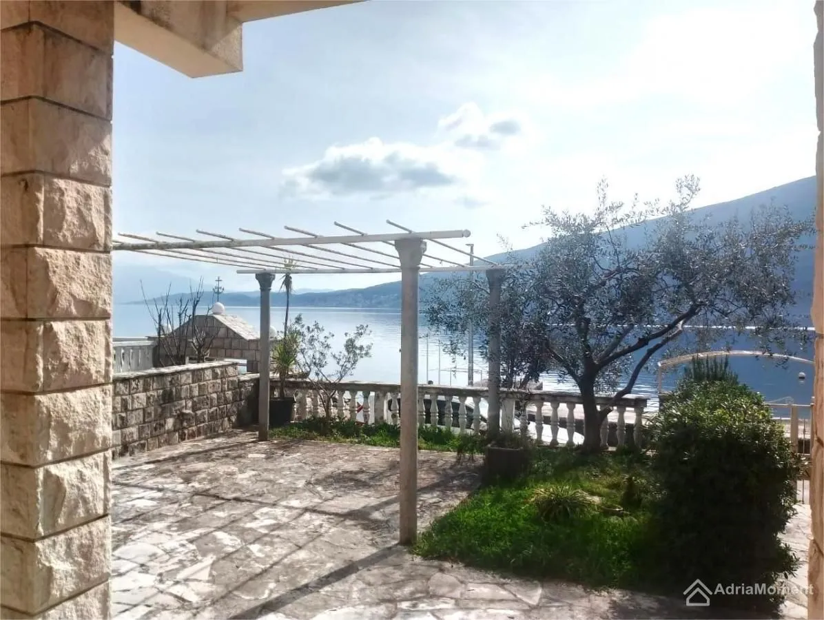 Prodaja, kuća, 180m², Đenovići, Herceg Novi