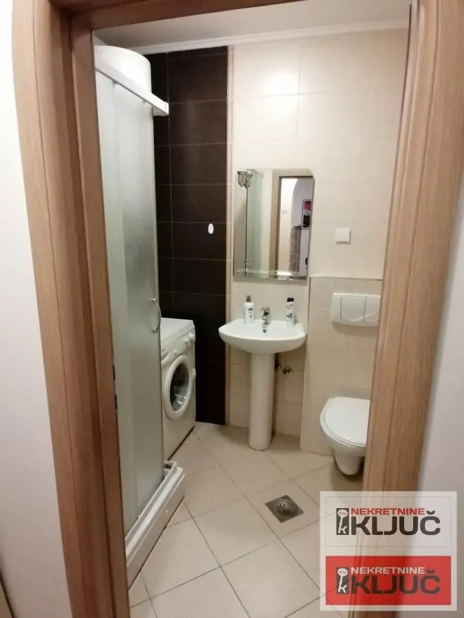 Izdavanje, garsonjera, 27m², Bulevar Oslobodjenja, Novi Sad Sve Podlokacije