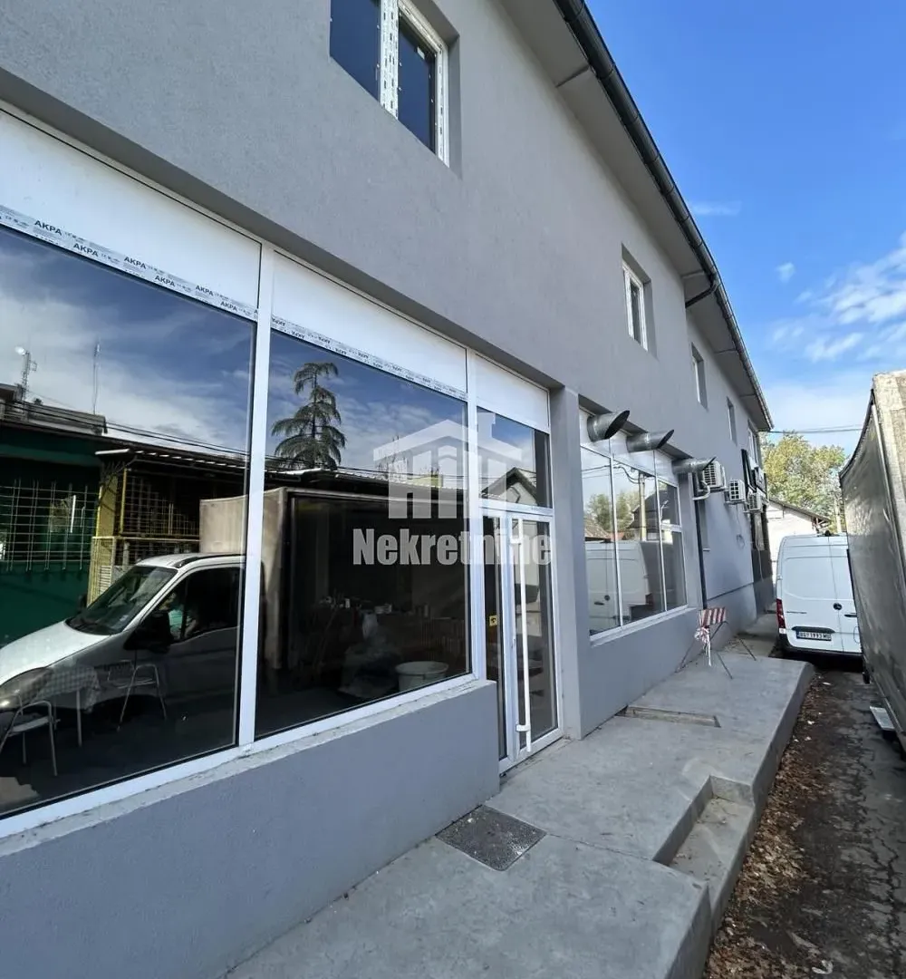 Izdavanje, poslovni prostor, 700m², Umka, Beograd