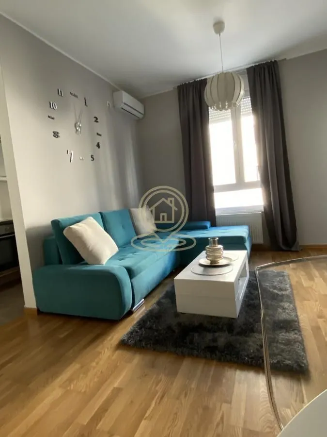 Izdavanje, dvosoban stan, 60m², Stari grad, Novi Sad