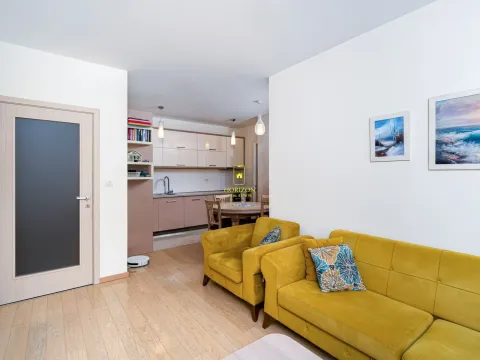 Prodaja, dvosoban stan, 72m², City Kvart, Podgorica - image 2