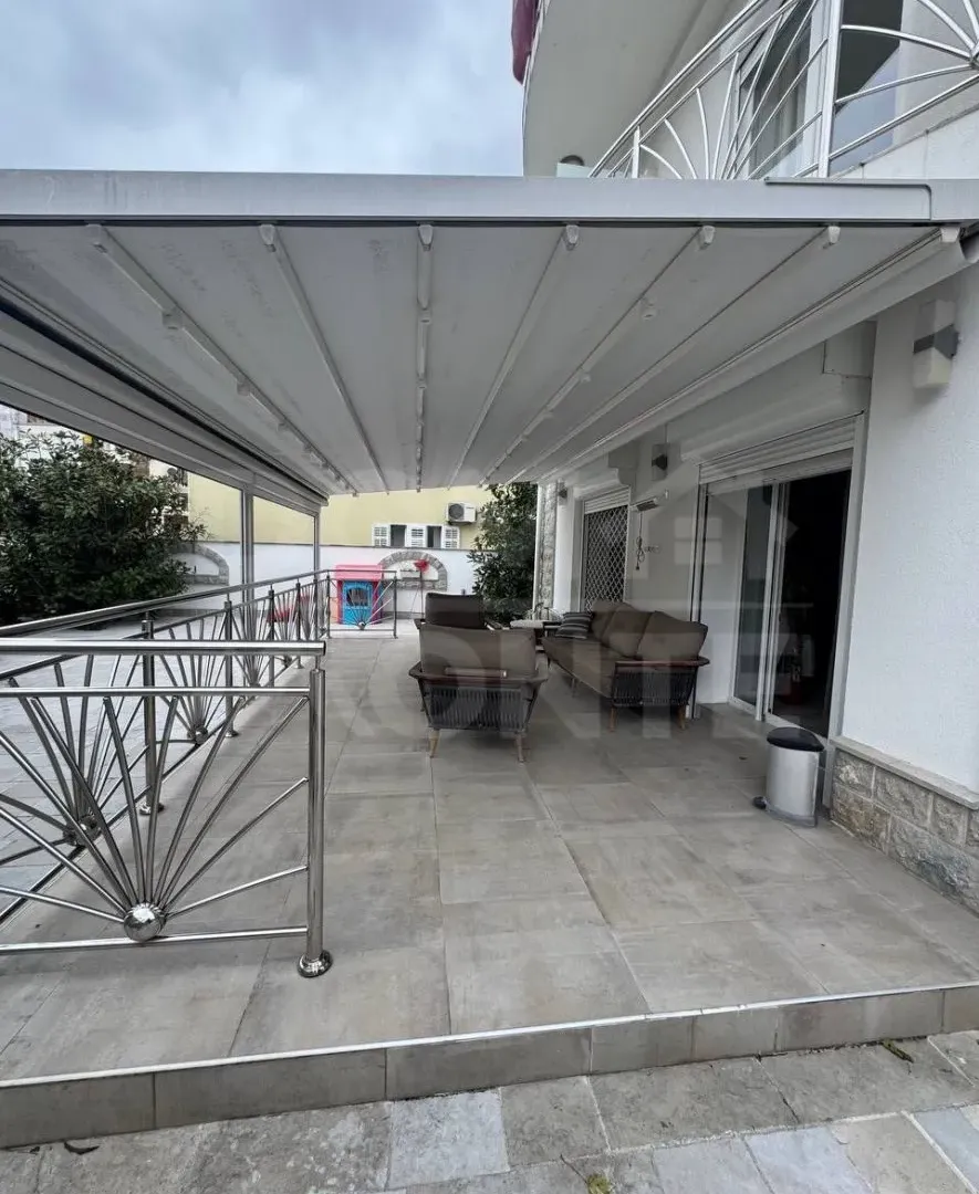 Izdavanje, dvosoban stan, 75m², Centar, Tivat