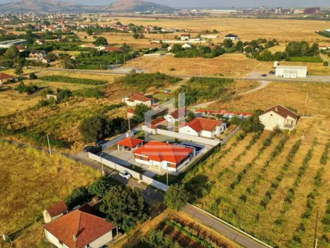 Prodaja, kuća, 200m², Podgorica, Crna Gora - image 21