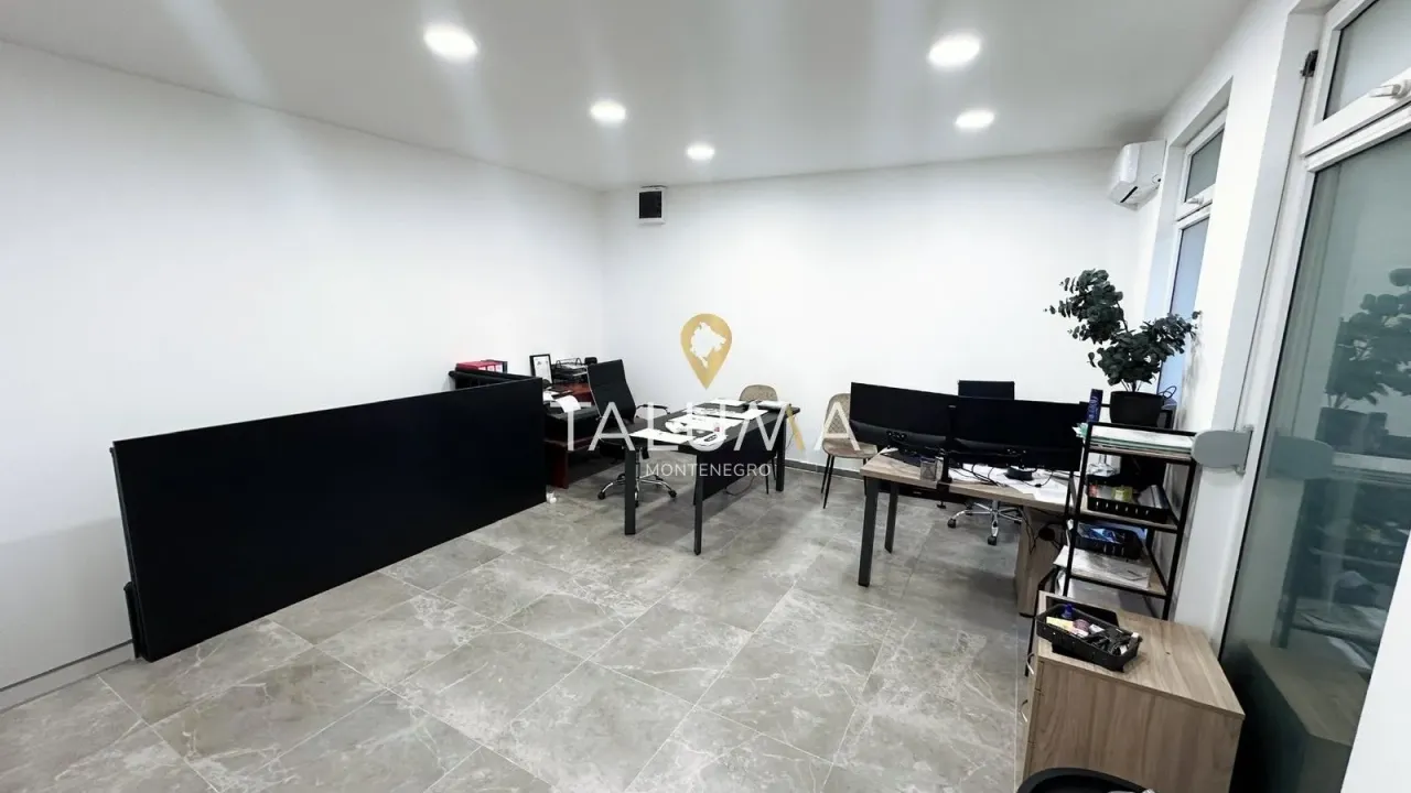 Izdavanje, poslovni prostor, 56m², Blok 9, Podgorica