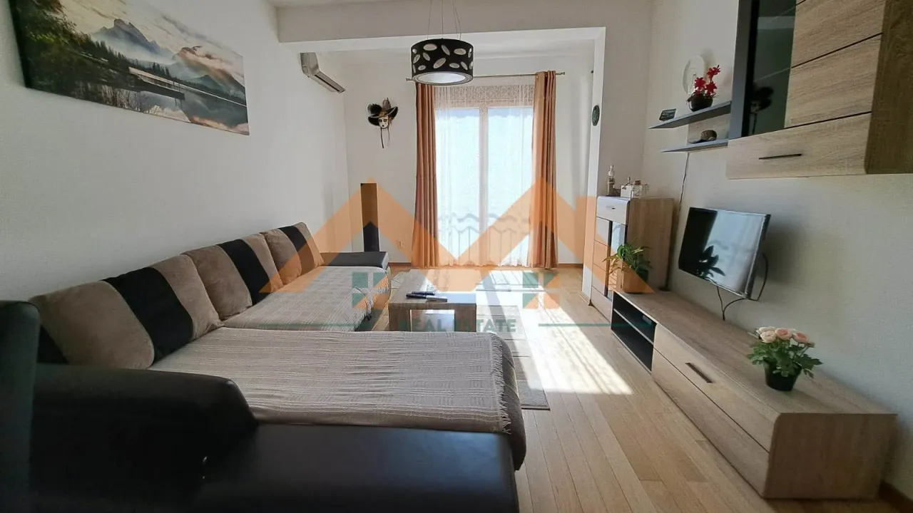 Izdavanje, jednosoban stan, 50m², Kod Big Fashion-a, Podgorica