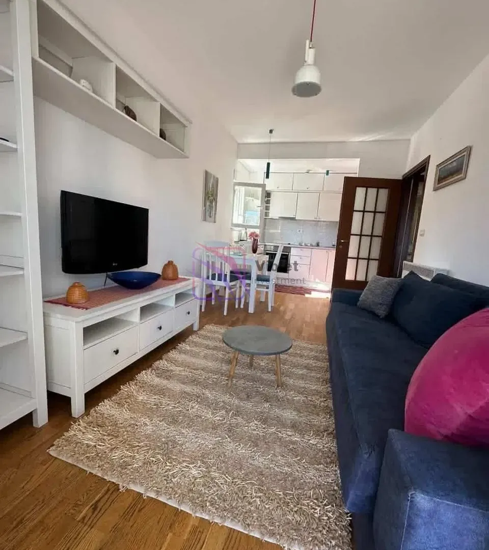 Izdavanje, jednosoban stan, 50m², City Kvart, Podgorica
