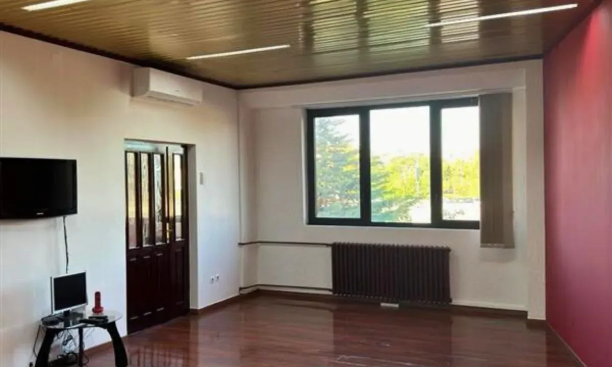 Izdavanje, poslovni prostor, 75m², Savski Venac, Beograd