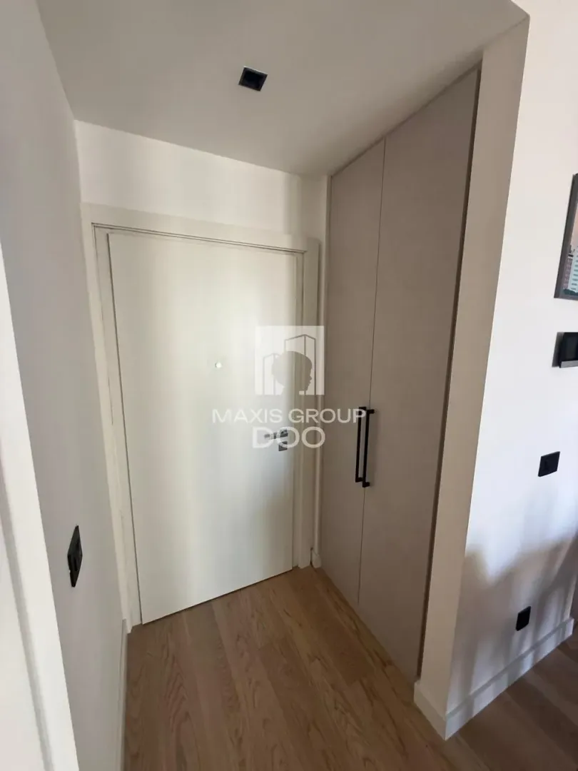 Izdavanje, dvosoban stan, 62m², Savski Venac, Beograd