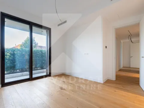 Prodaja, trosoban stan, 137m², Stara Varoš, Podgorica - image 4