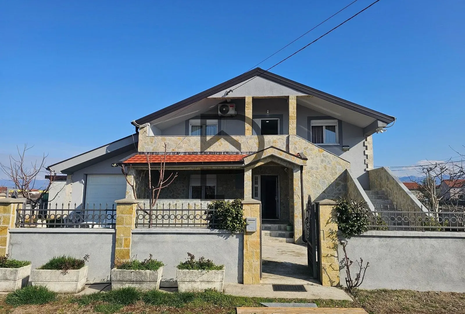 Prodaja, kuća, 200m², Podgorica, Crna Gora