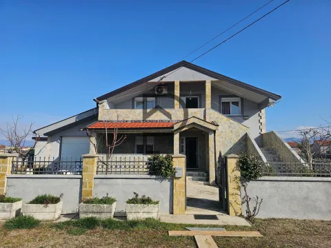 Prodaja, kuća, 200m², Podgorica, Crna Gora